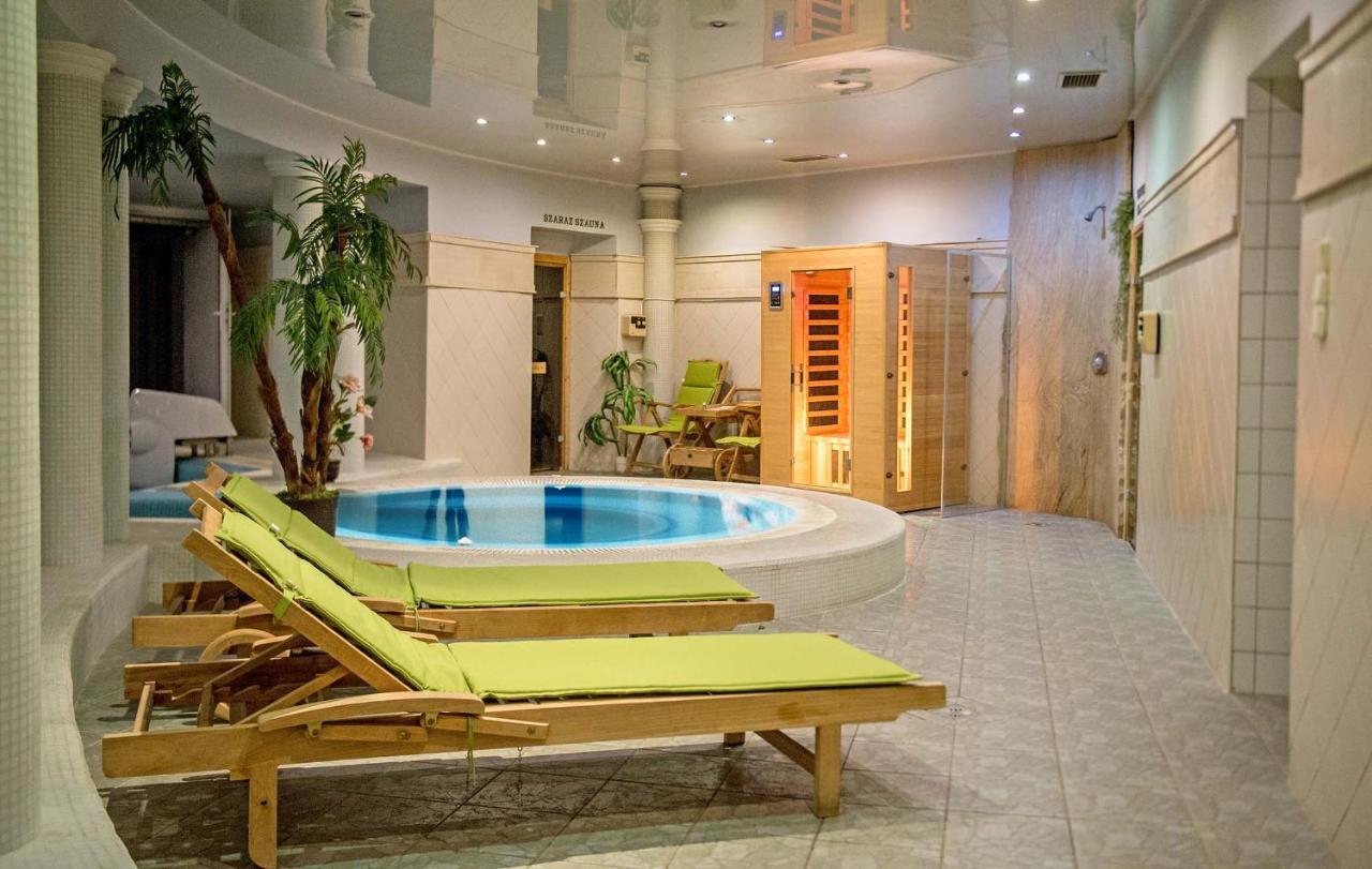 Hozam Wellness Es Apartman Szolnok Exterior photo